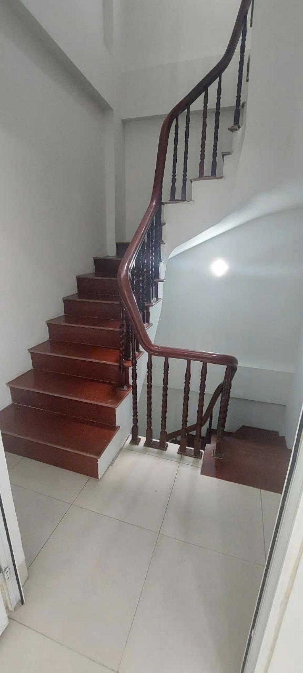  Ô TÔ ĐỖ CỬA – KINH DOANH ĐỈNH - NHÀ PHỐ 6 TẦNG - NGAY SÁT ĐẠI LỘ THĂNG LONG